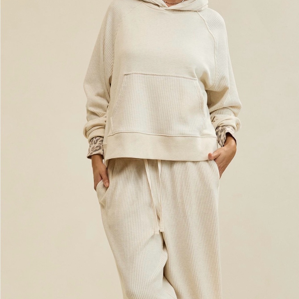 Aerie Cream Hoodie Sweatshirt